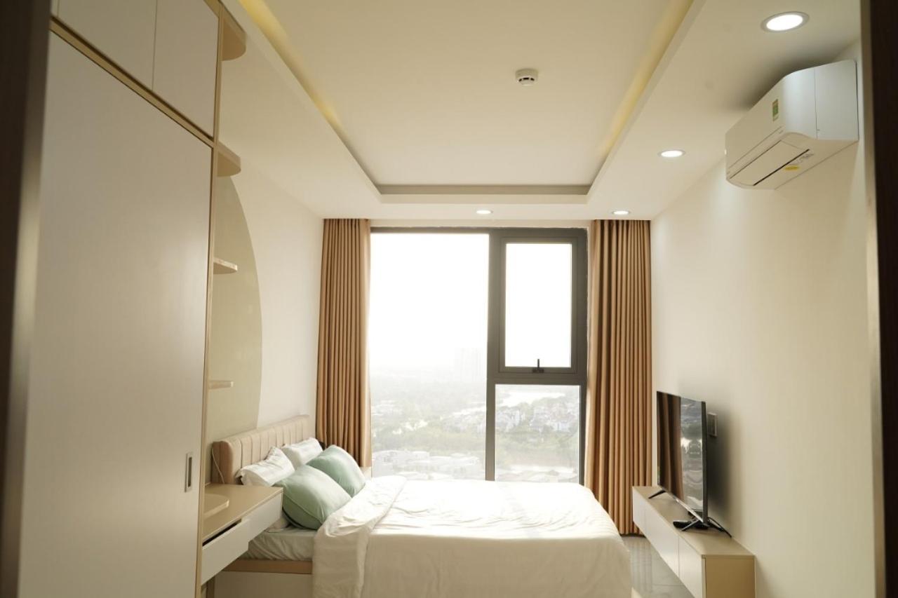 The Has 2 Bedrooms, 2 Bathrooms, 1 Kitchen, 1 Living Room, 1 Laundry Room, 1 Balcony, 1 Swimming Pool - District 7