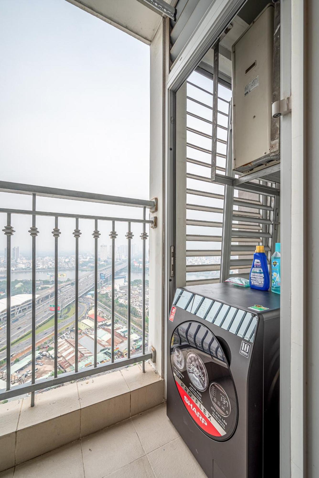 In Landmark-vinhome Park By Yen Apartment *