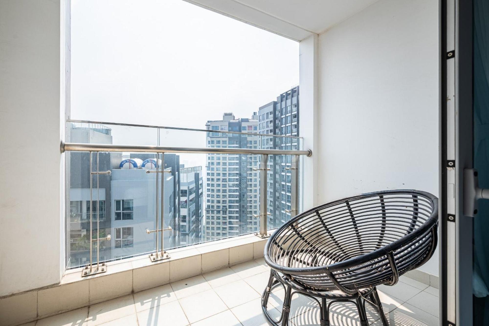 In Landmark-vinhome Park By Yen Apartment