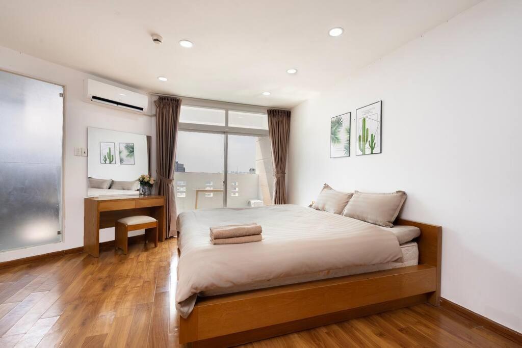 Spacious 2 Bedroom At Center 1st District Apartment *