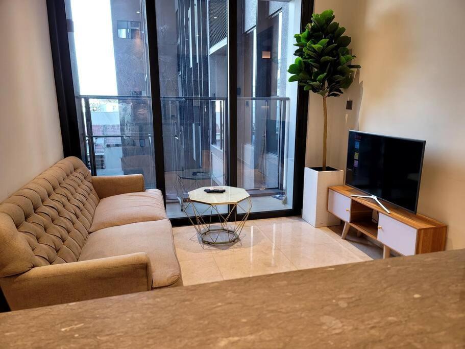 The Rixx Simple @ Marq/pool/gym/netflix Apartment Ho Chi Minh City