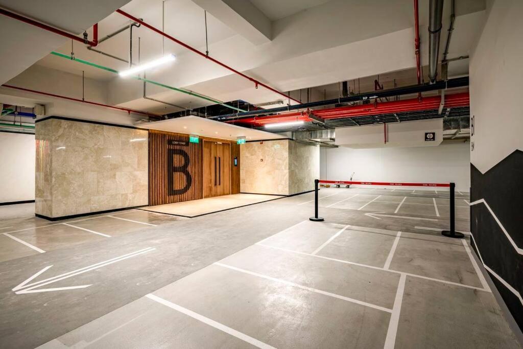 The Rixx Simple @ Marq/pool/gym/netflix Ho Chi Minh City