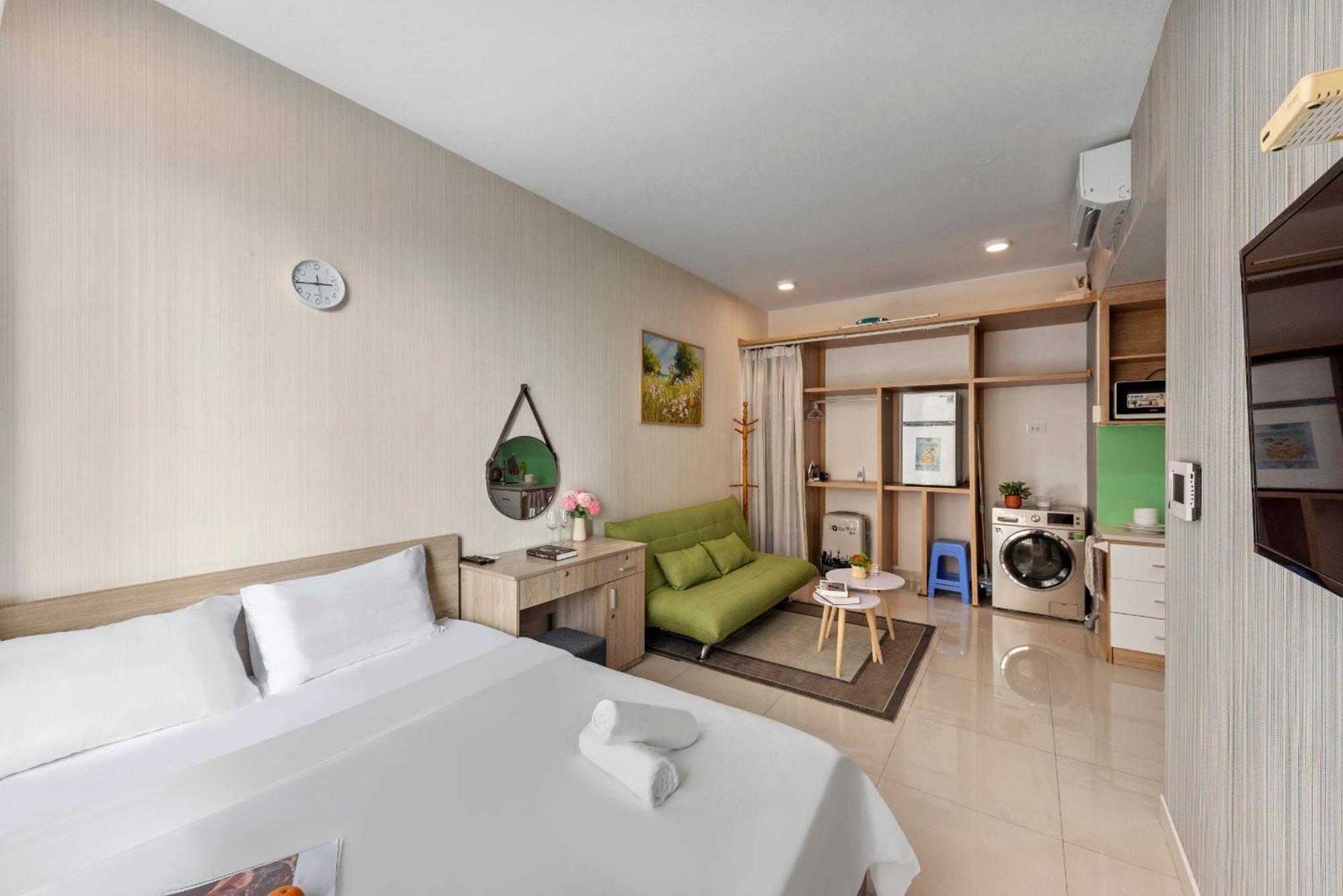 April Hotel 4*