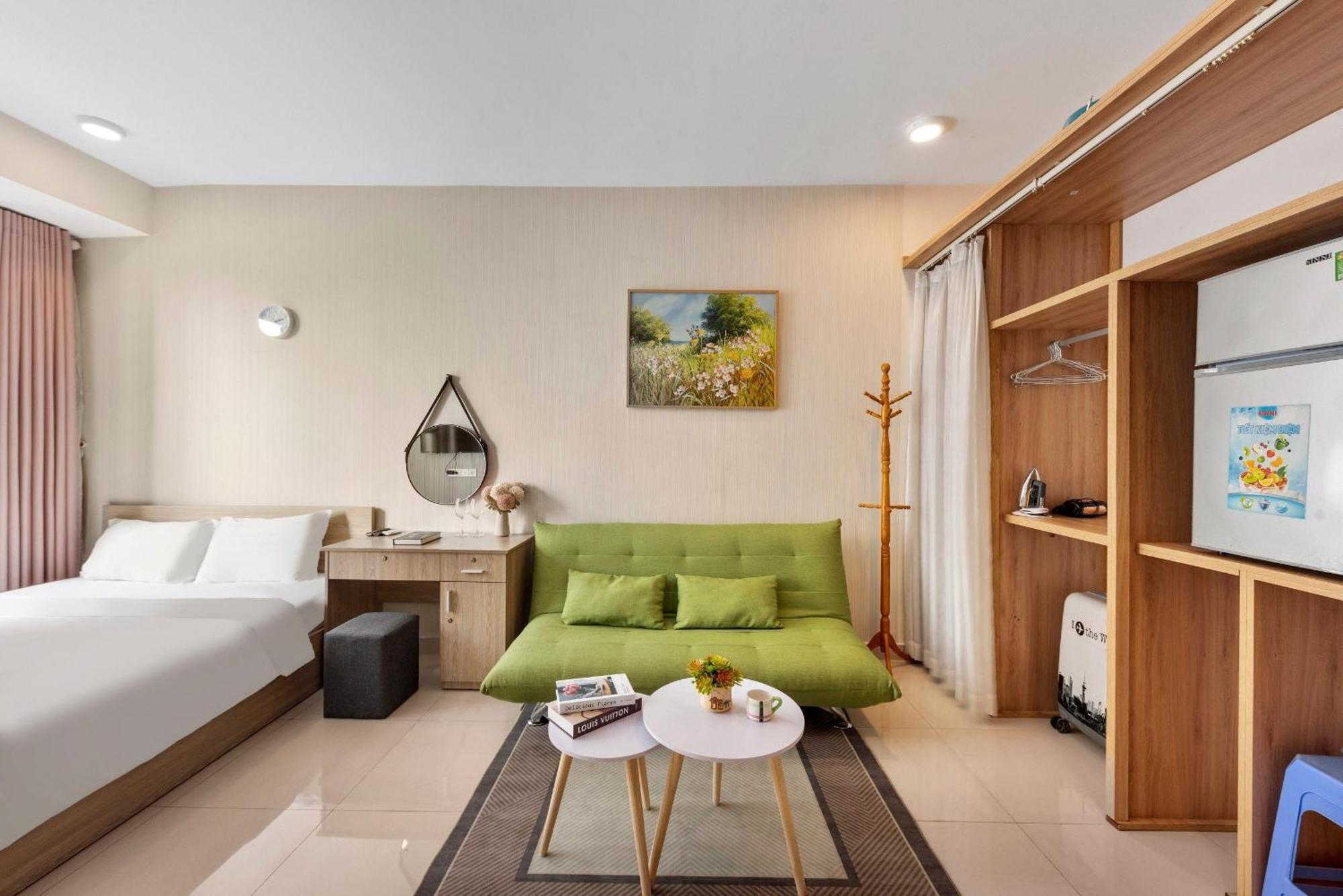 April Hotel 4*