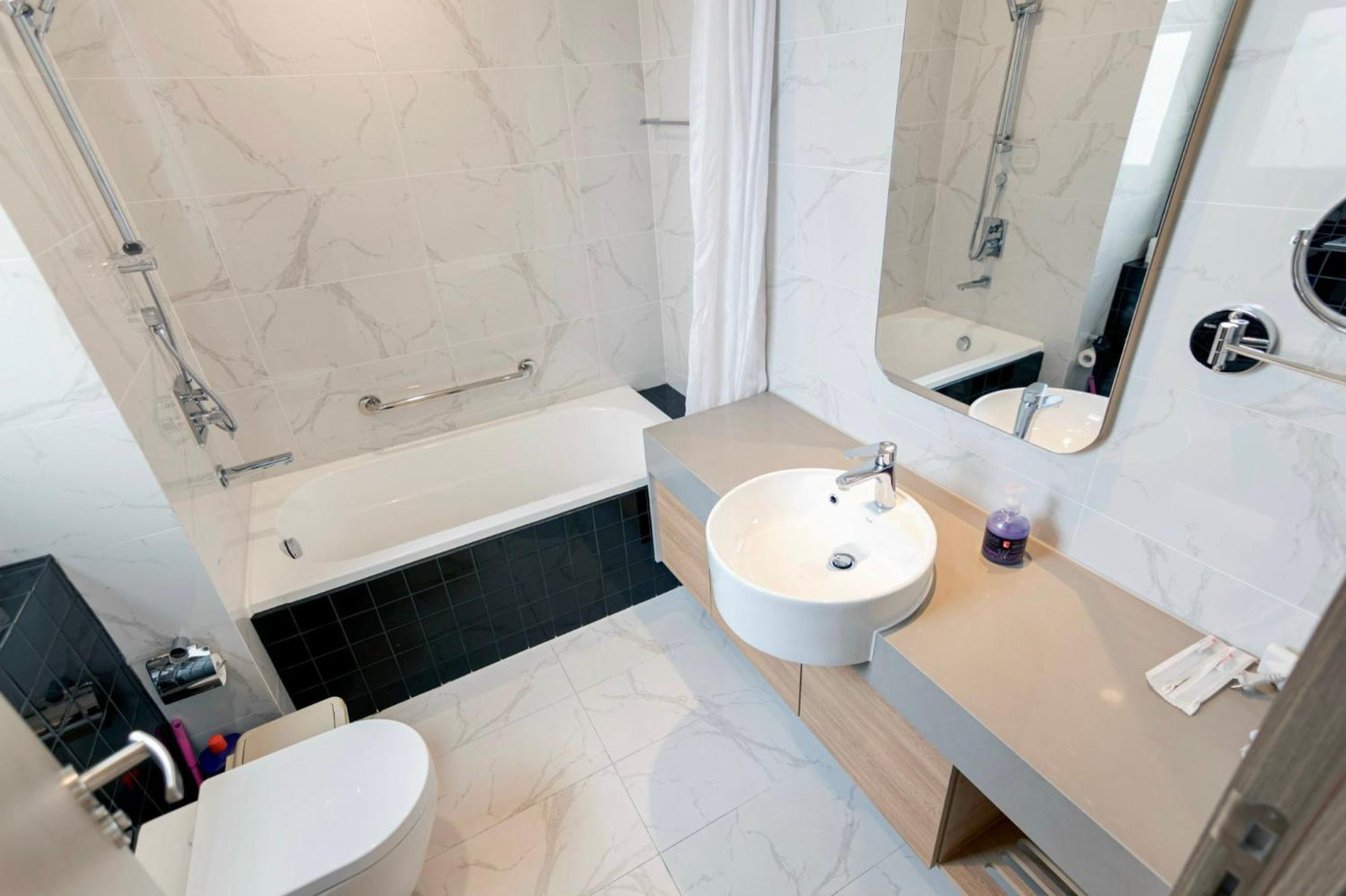 Luxury Gold - D1mension & Zenity In District 1