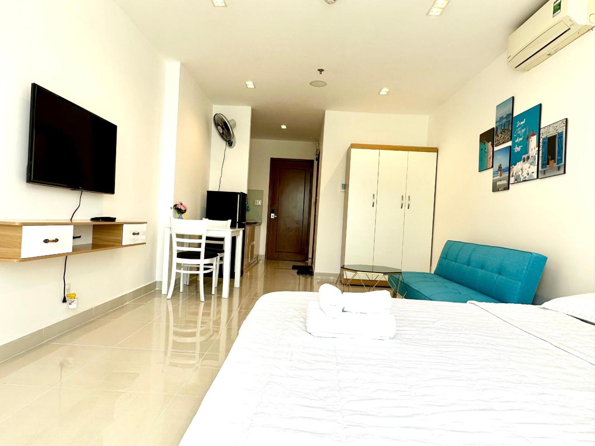 Teddy At Sky Center Luxury Apartment