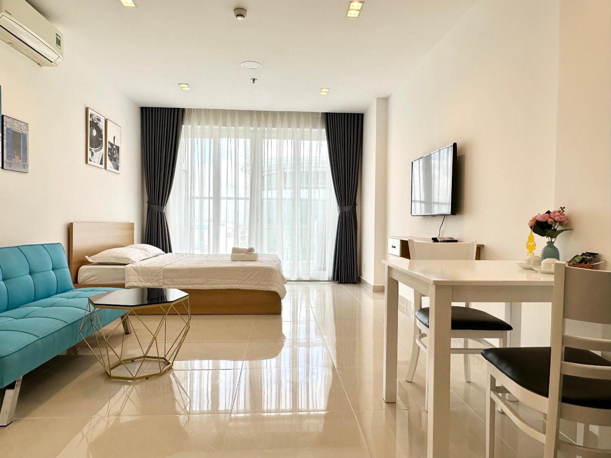 Teddy At Sky Center Luxury Apartment
