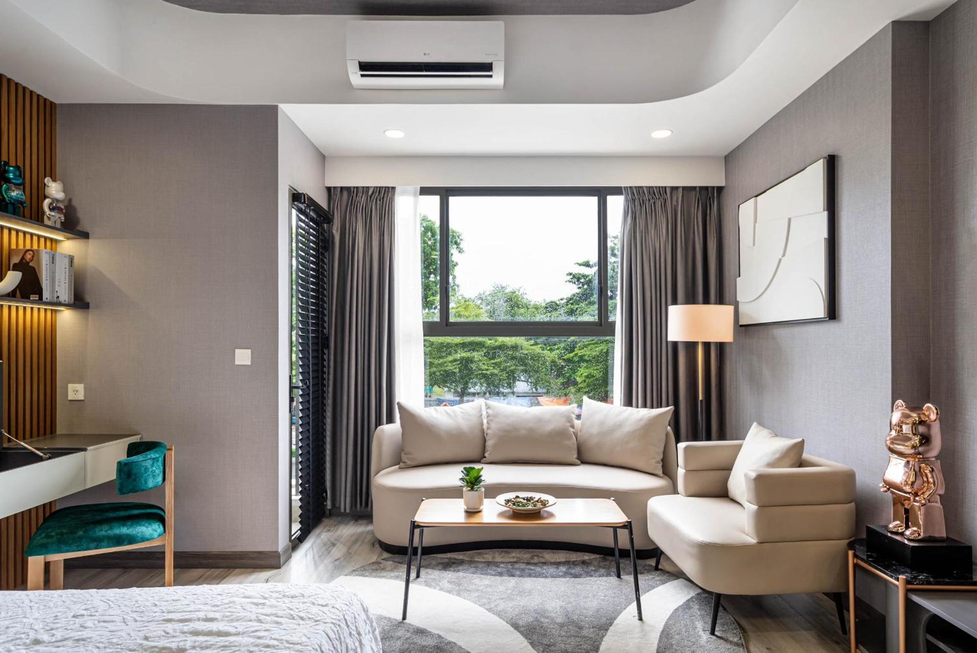Airport - Botanica Premier -