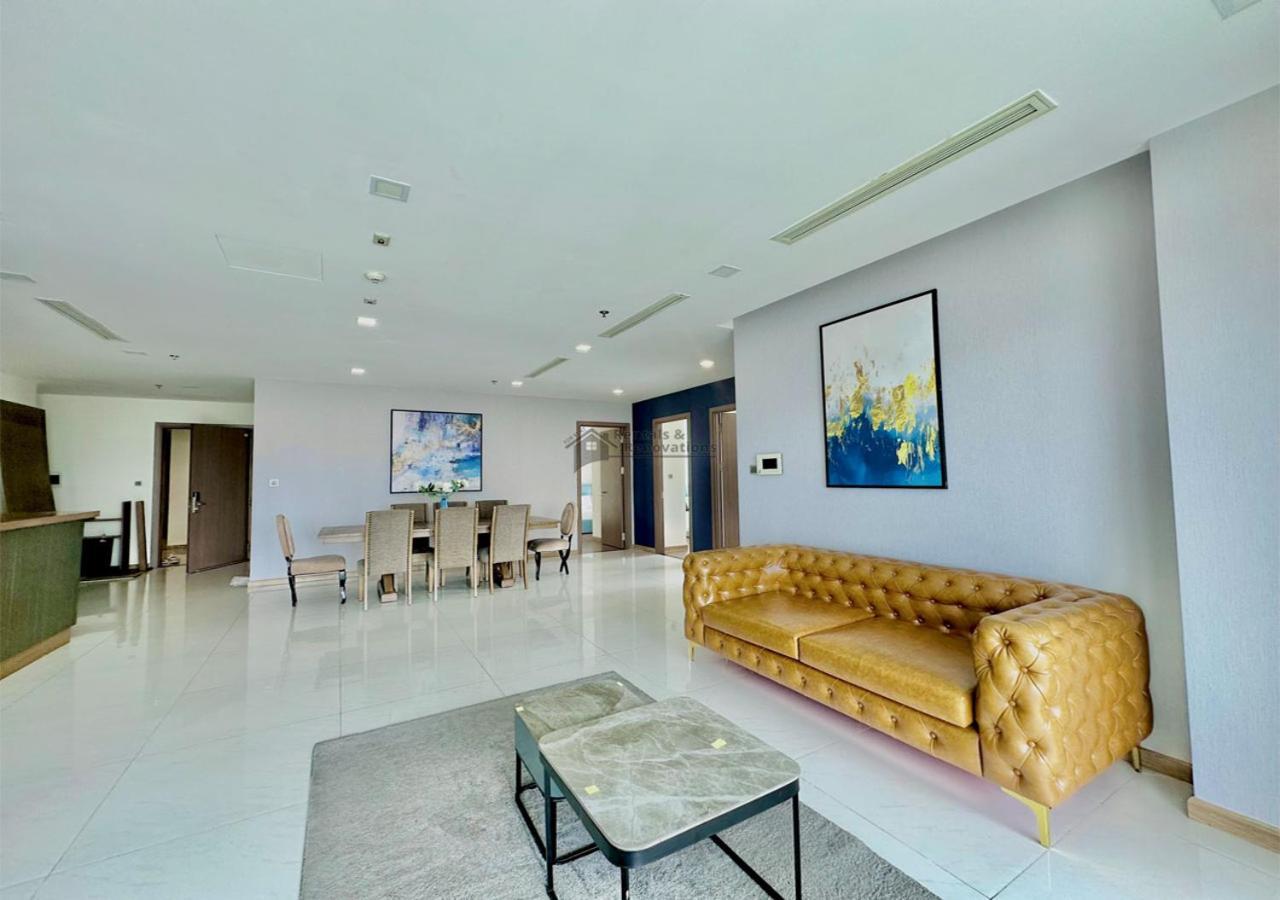 Apartment Landmark 81 Luxury & The Vinhomes Central Park - The Buildings Surrounding Landmark 81