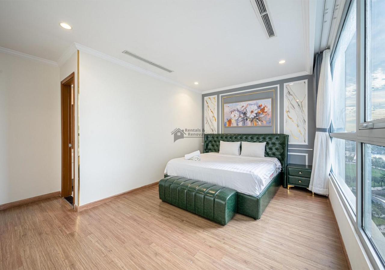 Landmark 81 Luxury & The Vinhomes Central Park - The Buildings Surrounding Landmark 81 Apartment