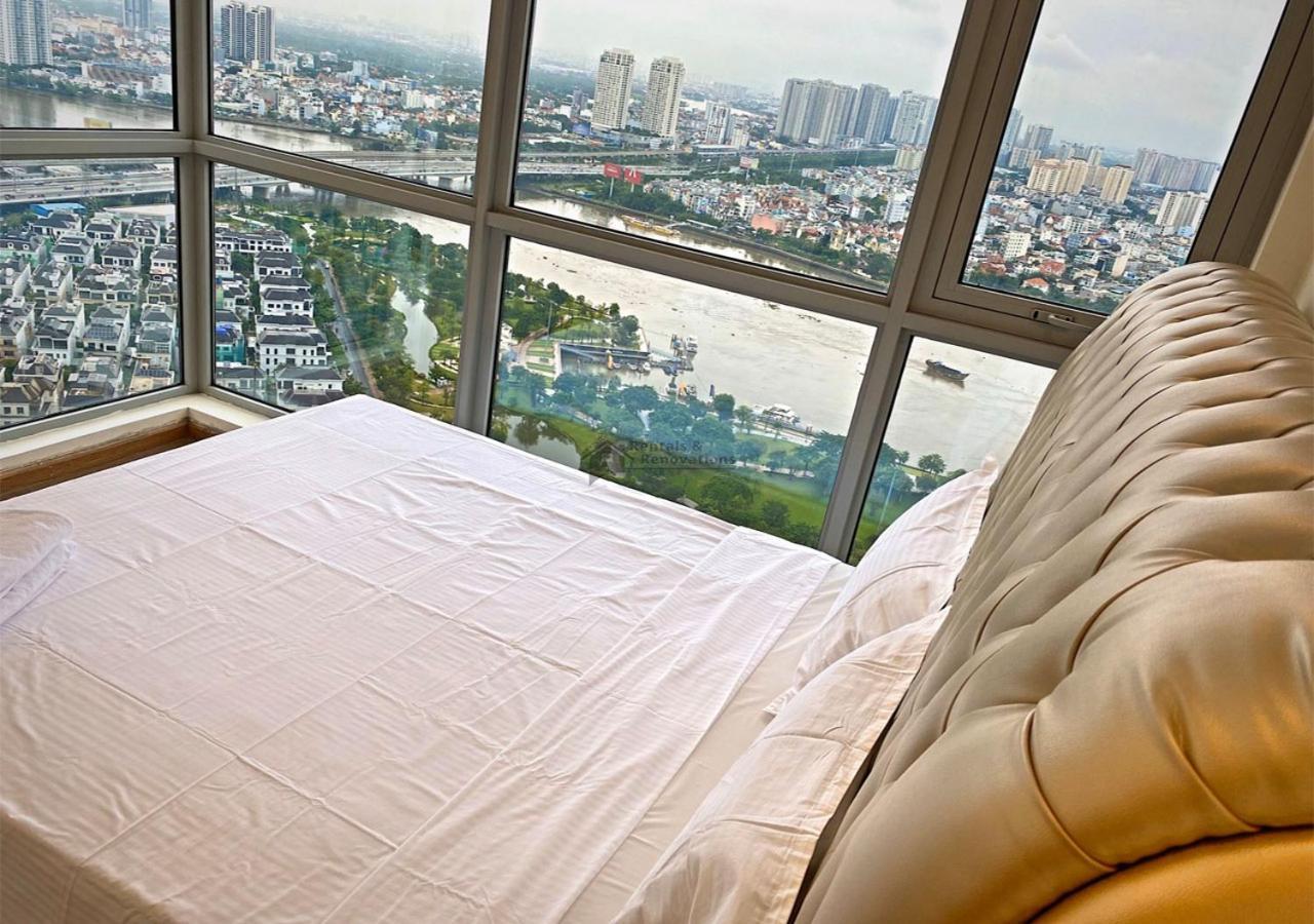 Landmark 81 Luxury & The Vinhomes Central Park - The Buildings Surrounding Landmark 81 Apartment *