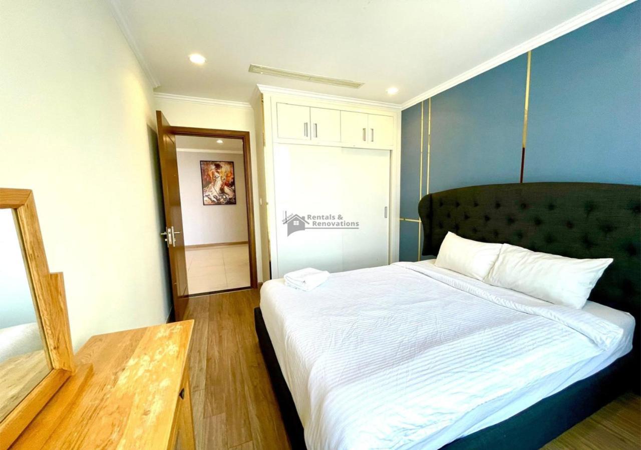 Apartment Landmark 81 Luxury & The Vinhomes Central Park - The Buildings Surrounding Landmark 81 *