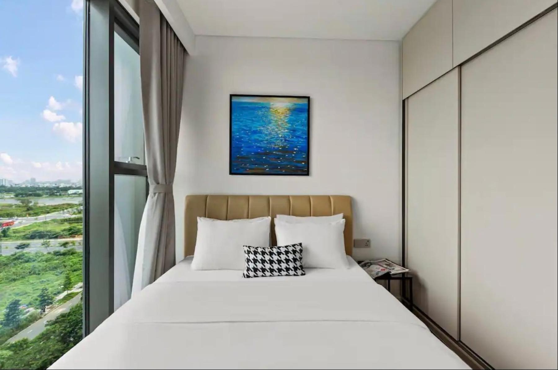The Crest-central Saigon Riverside -free Pool-gym-sauna Room-yoga Apartment Ho Chi Minh City