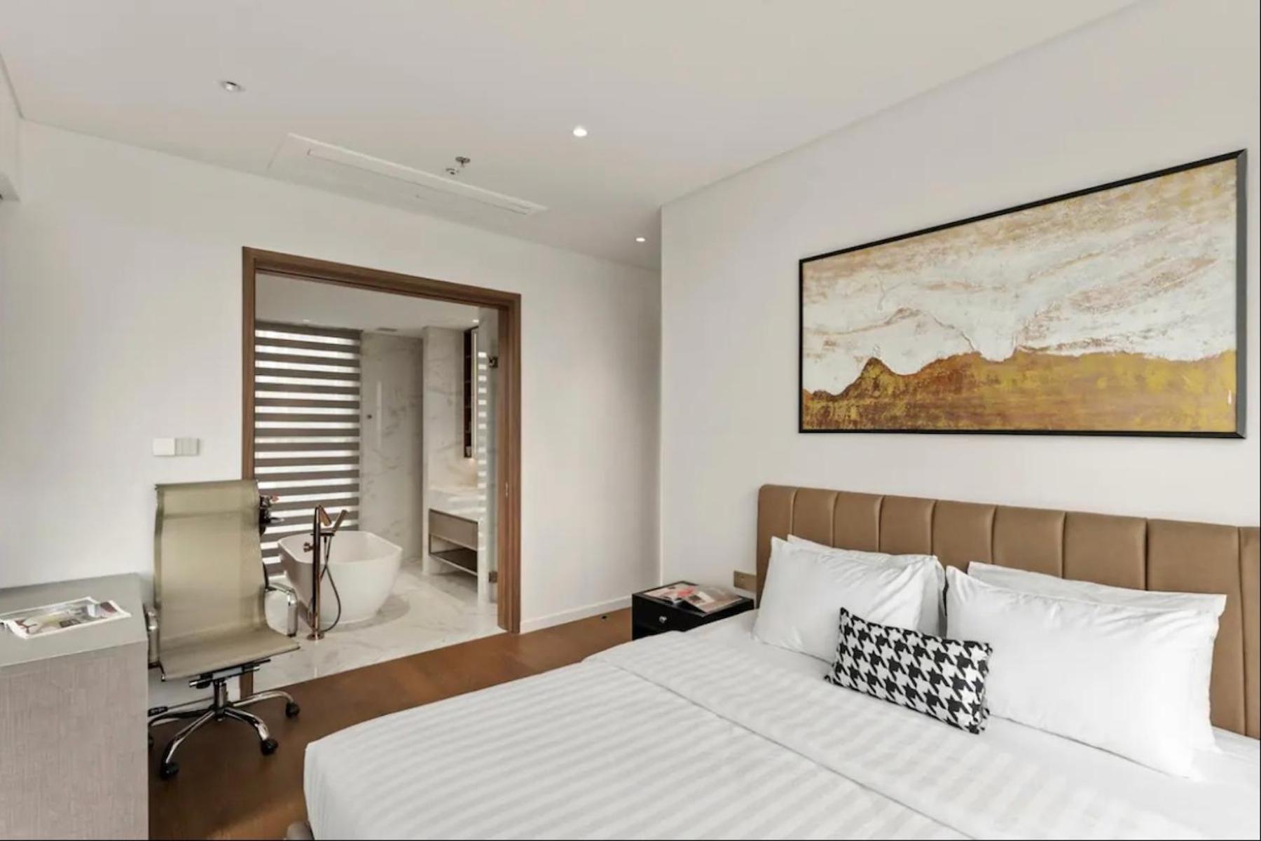 The Crest-central Saigon Riverside -free Pool-gym-sauna Room-yoga Ho Chi Minh City