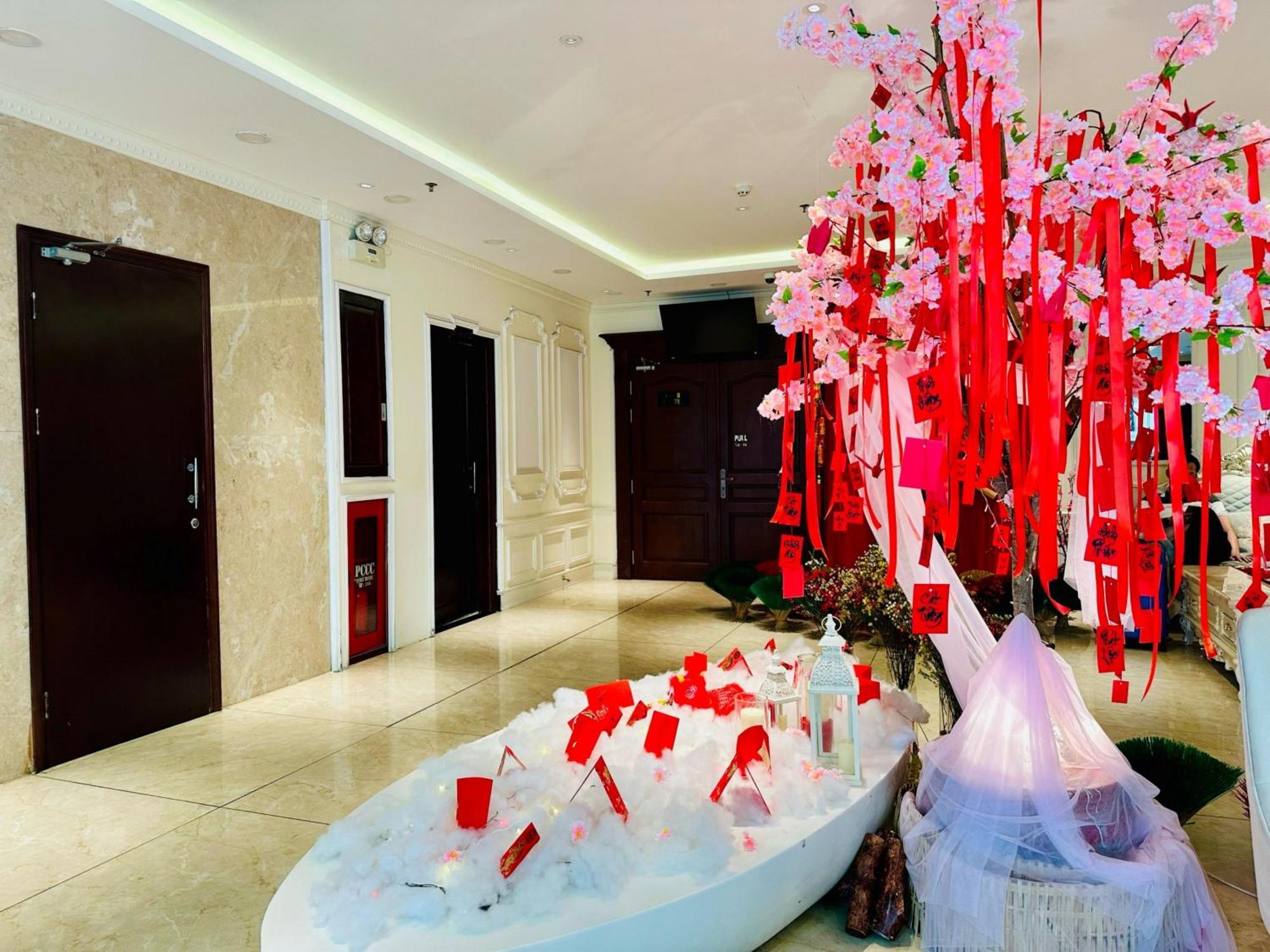Happy Life Grand & Rooftop Skybar Ho Chi Minh City