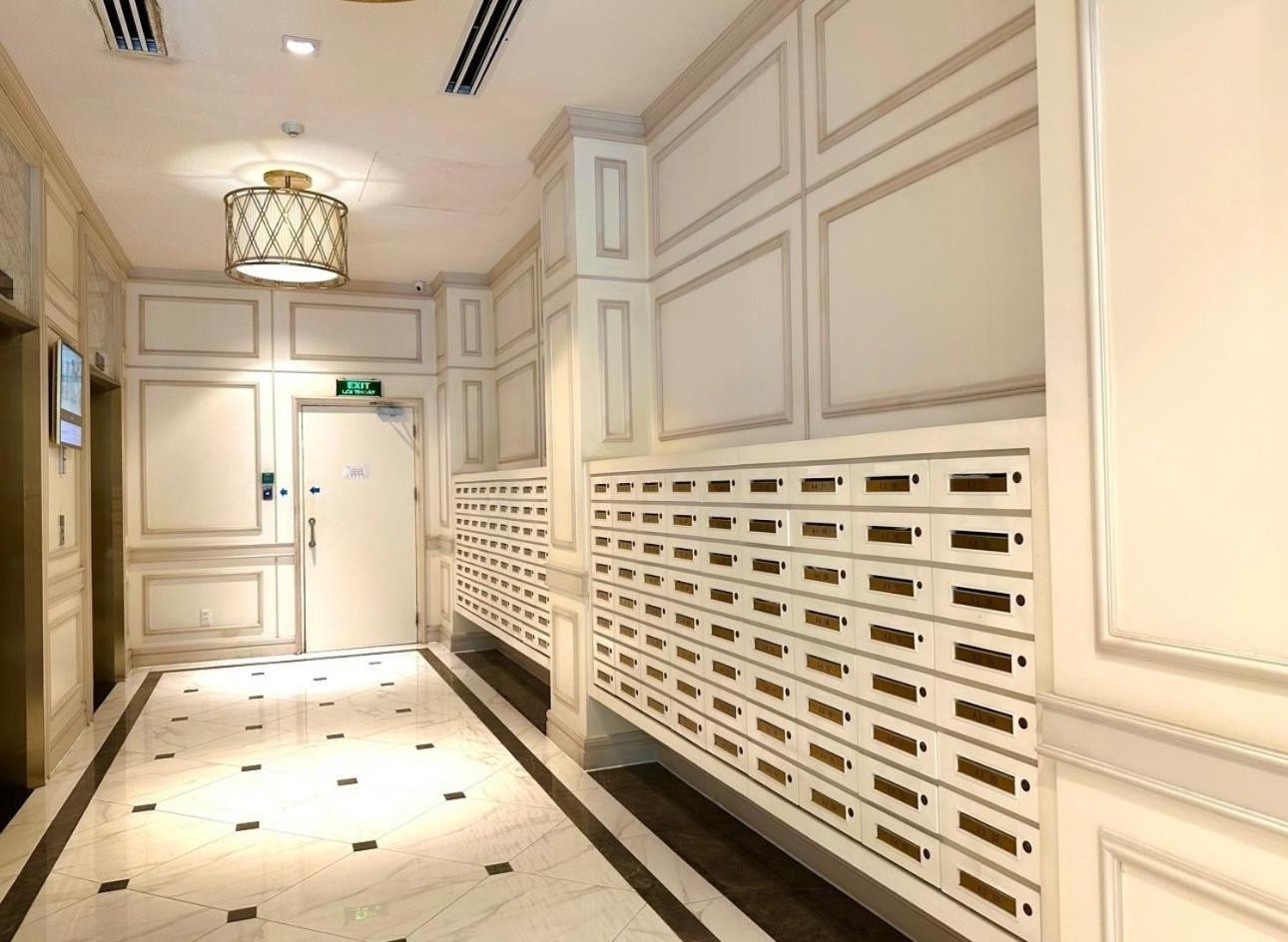 Apartment New Luxury 2 Bedroom Saigon Royal 4 Pax , Near District 1,vietnam Ap13 *