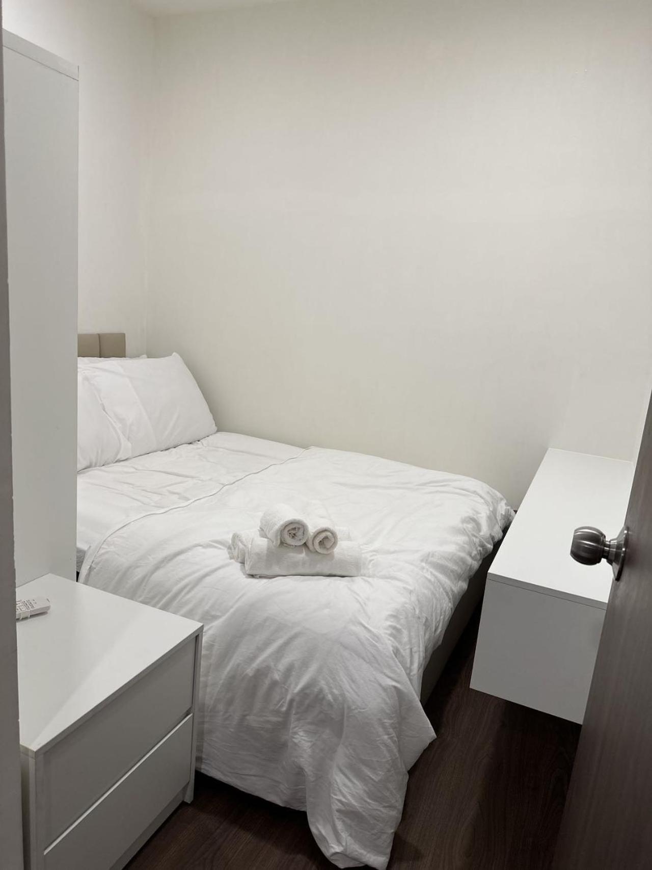 New Luxury 2 Bedroom Saigon Royal 4 Pax , Near District 1,vietnam Ap13
