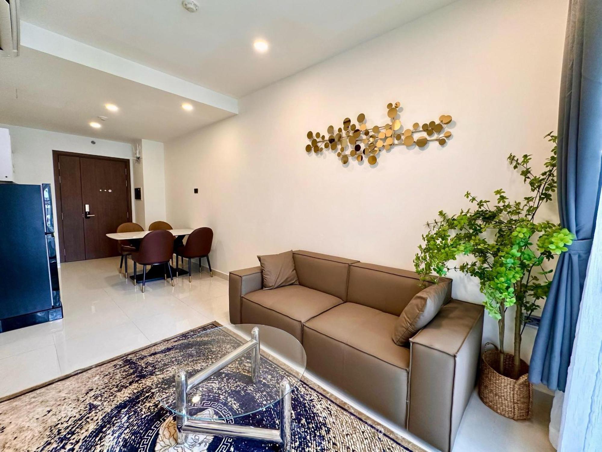 Apartment New Luxury 2 Bedroom Saigon Royal 4 Pax , Near District 1,vietnam Ap13