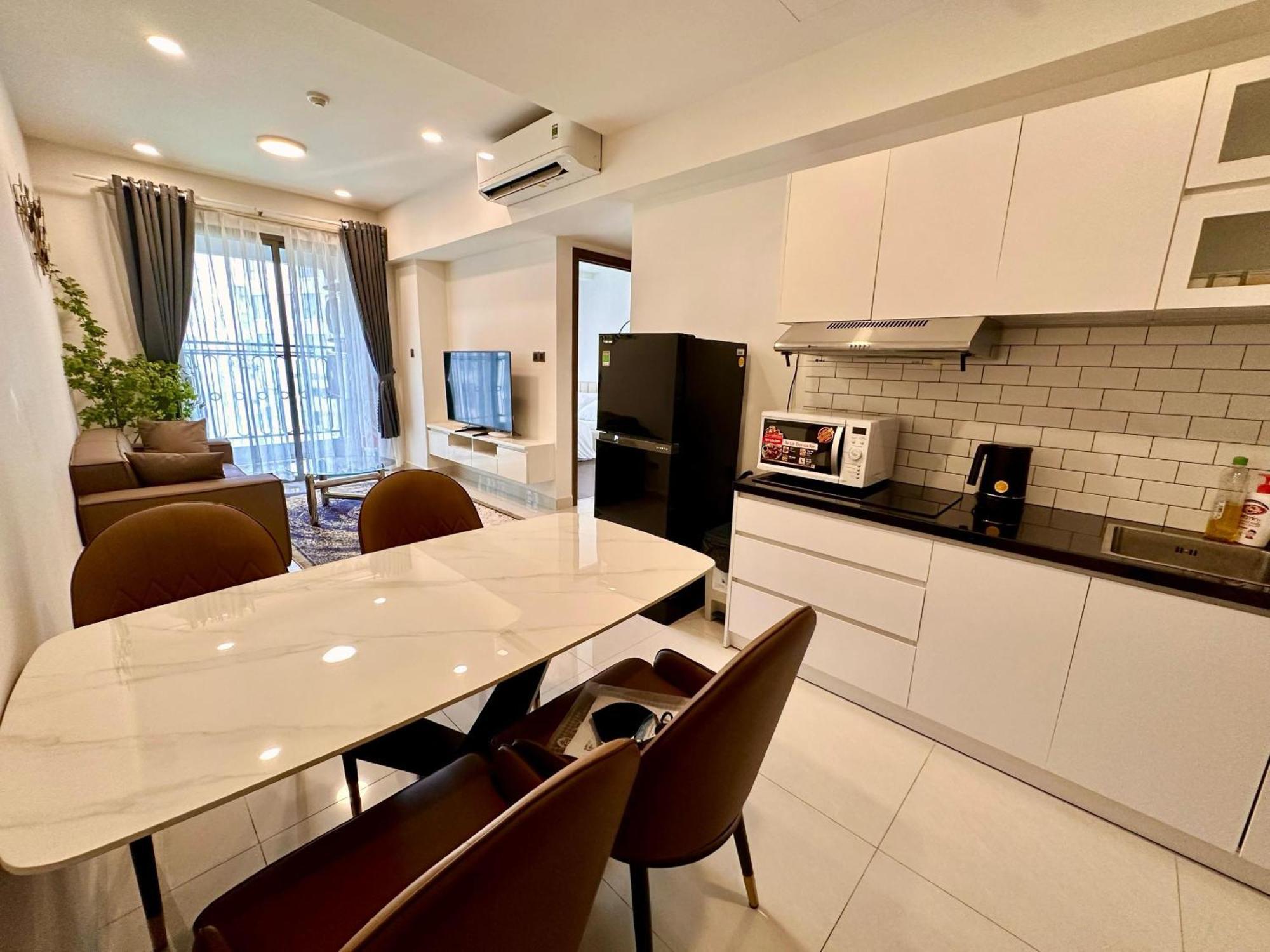 New Luxury 2 Bedroom Saigon Royal 4 Pax , Near District 1,vietnam Ap13
