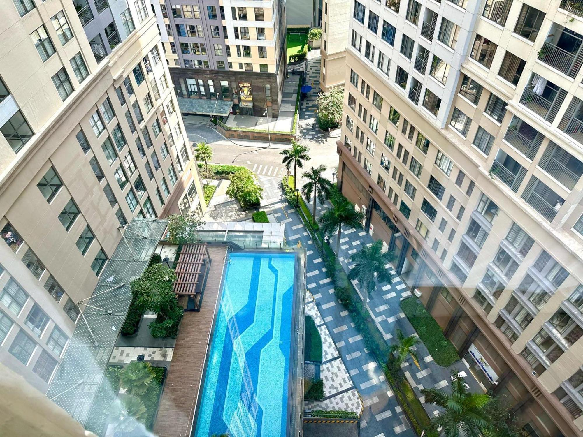 New Luxury 2 Bedroom Saigon Royal 4 Pax , Near District 1,vietnam Ap13 Apartment