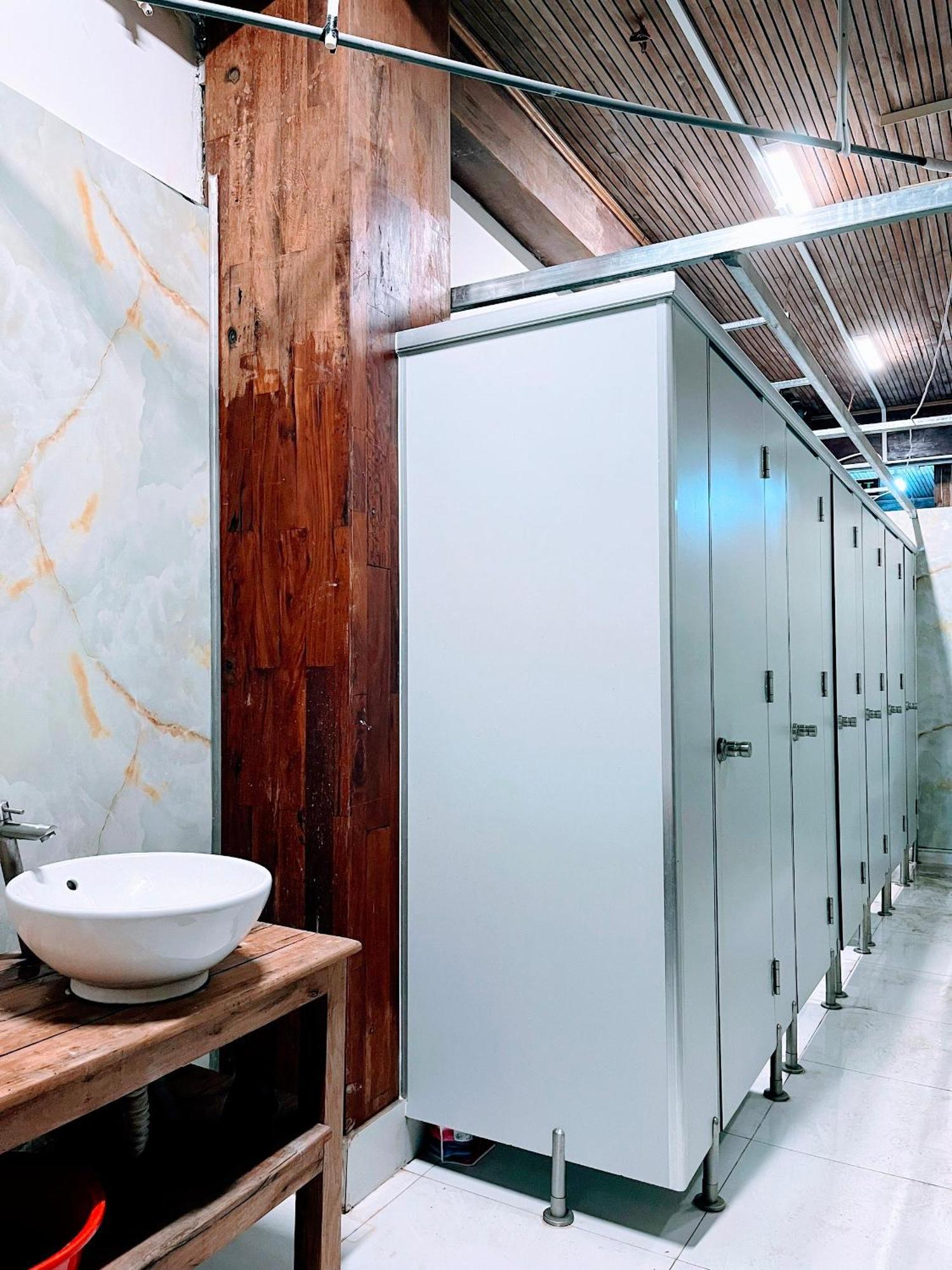 The Gk House Hostel, Ecolliving, Central City, Natural Wooden, Chill View Rooftop, Restaurant And Cocktail Bar TP. Hồ Chí Minh