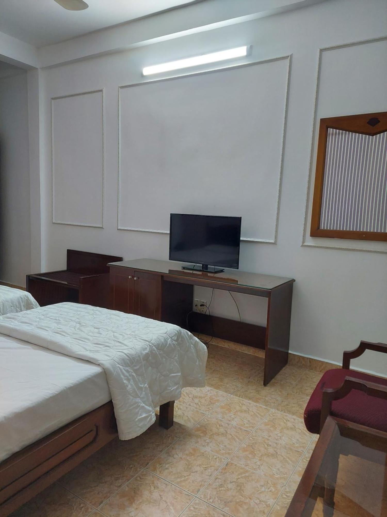 Hotel Khach San Trung Mai