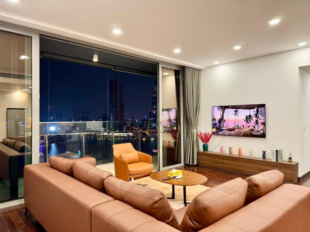 Panoramic River View, Saltwater Pool In Saigon Cbd Apartment