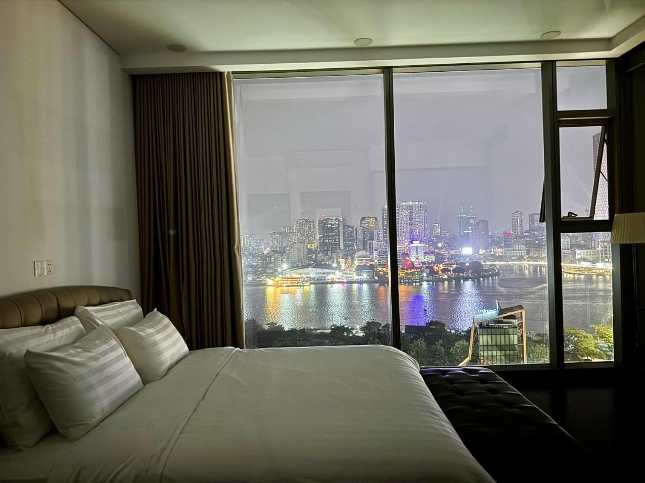 Panoramic River View, Saltwater Pool In Saigon Cbd Apartment Ho Chi Minh City