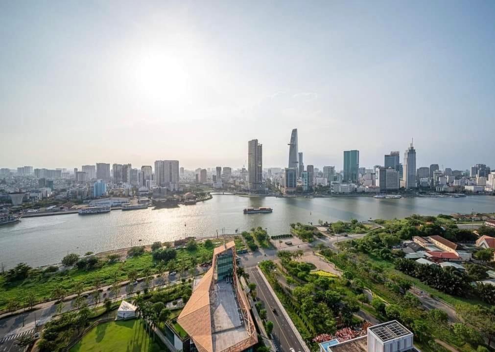 Panoramic River View, Saltwater Pool In Saigon Cbd *