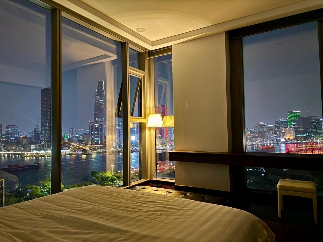 Panoramic River View, Saltwater Pool In Saigon Cbd Apartment *
