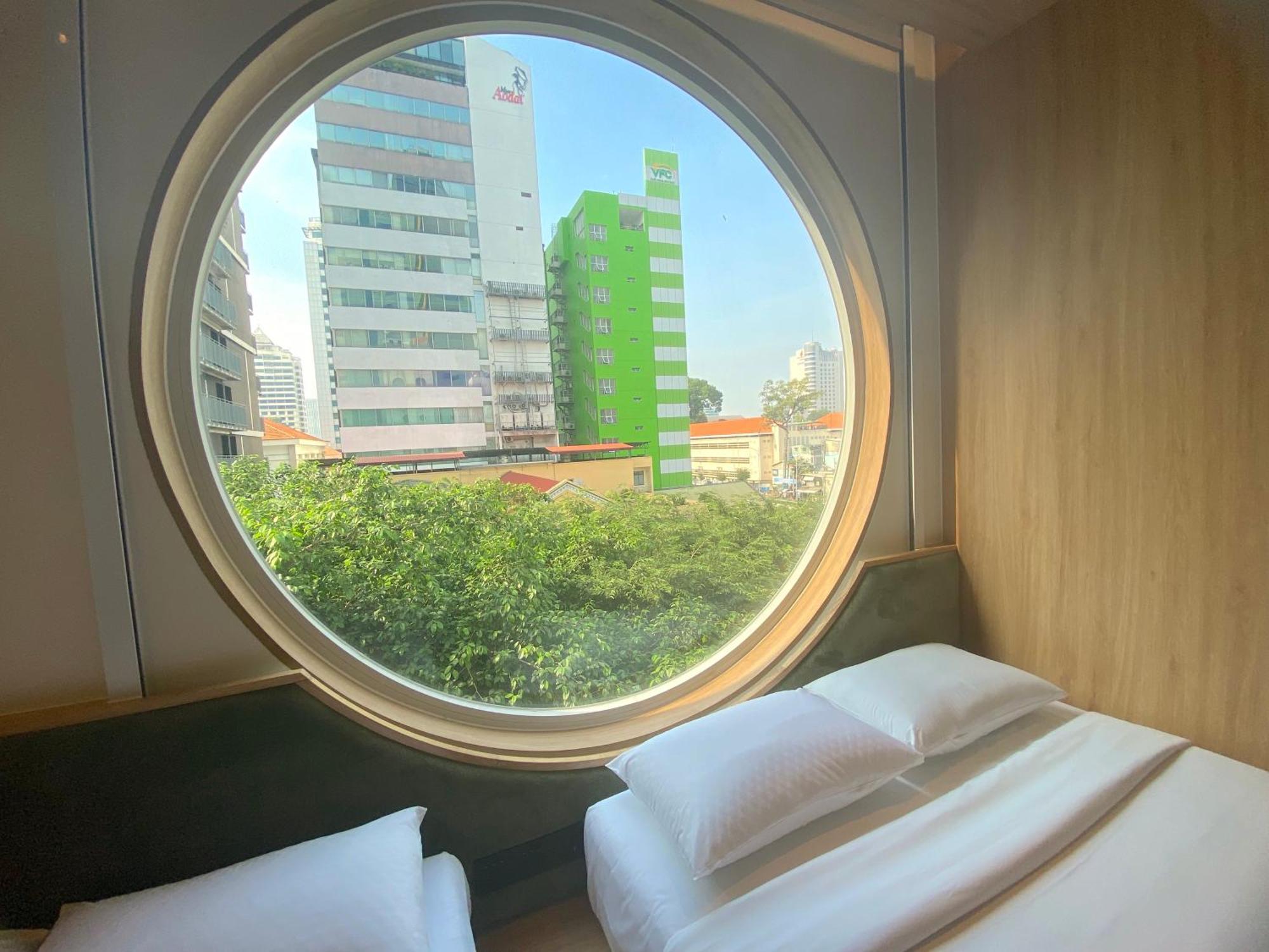 Meander Saigon 2*