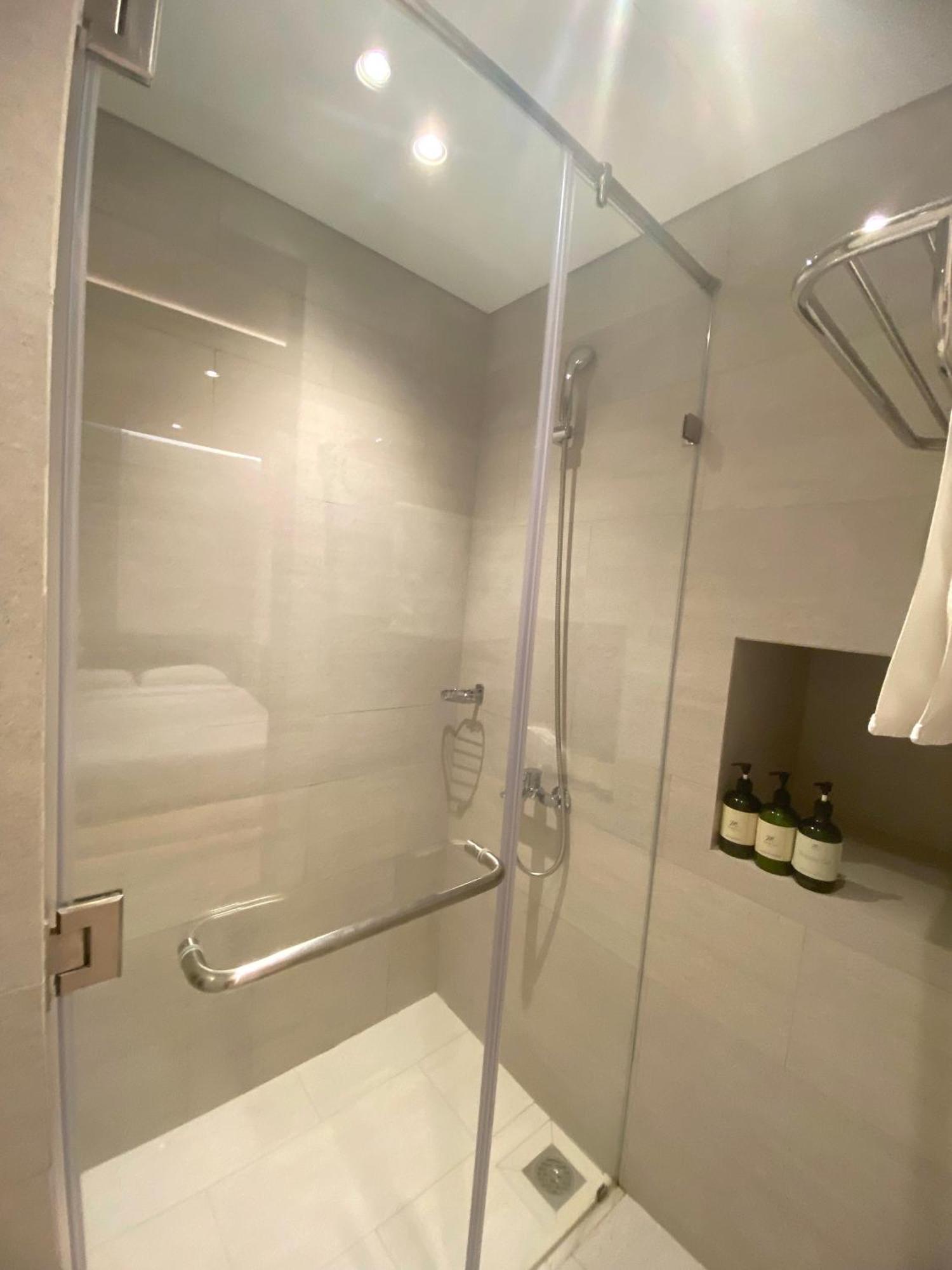Hotel Meander Saigon 2*