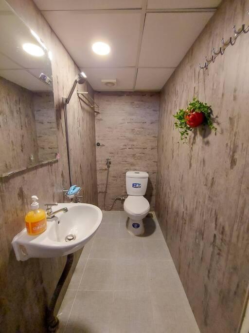 Small Cave: 100m2 Saigon Haven