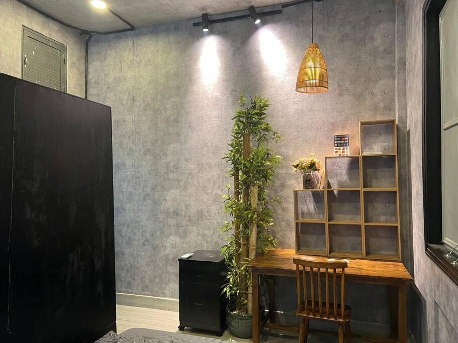 Small Cave: 100m2 Saigon Haven * Ho Chi Minh City