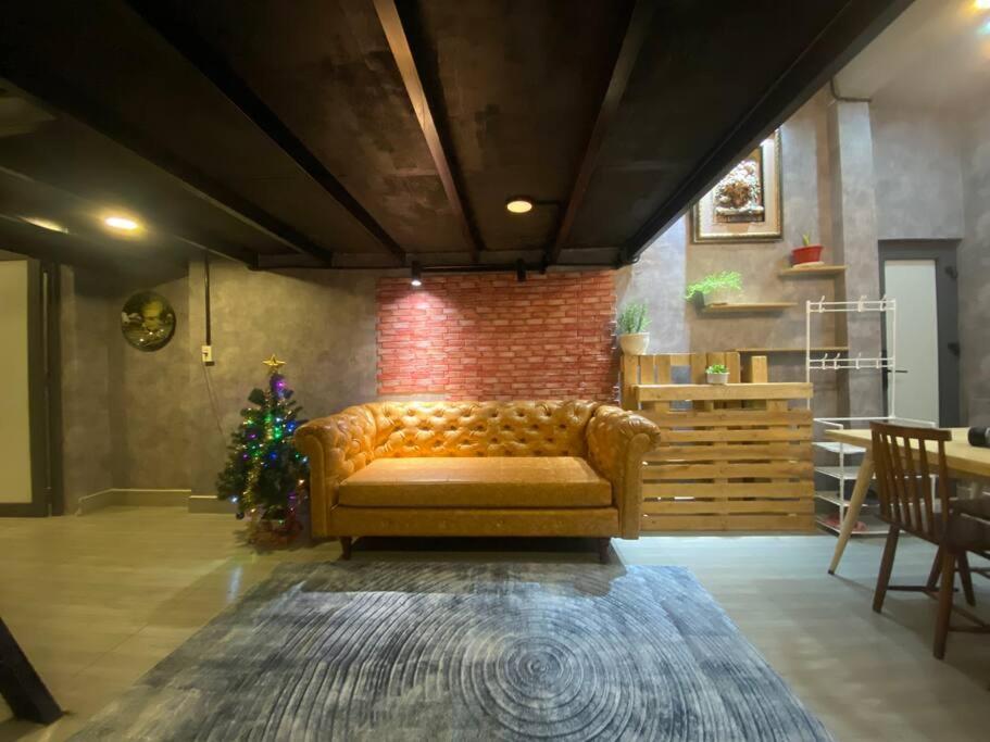 Small Cave: 100m2 Saigon Haven Ho Chi Minh City