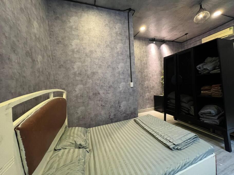 Small Cave: 100m2 Saigon Haven *