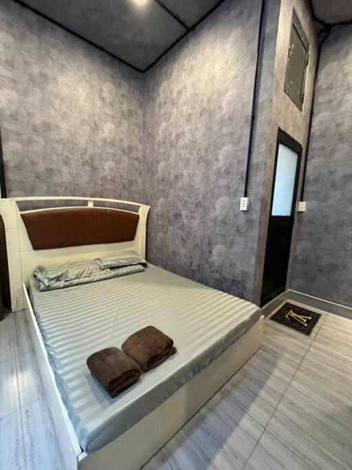 Small Cave: 100m2 Saigon Haven