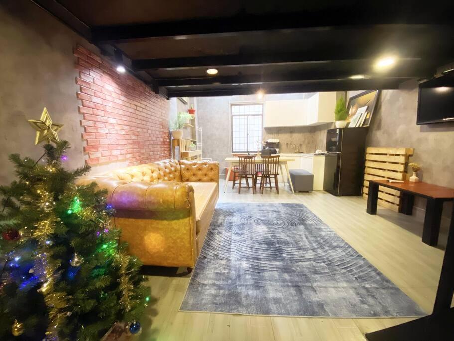 Small Cave: 100m2 Saigon Haven *