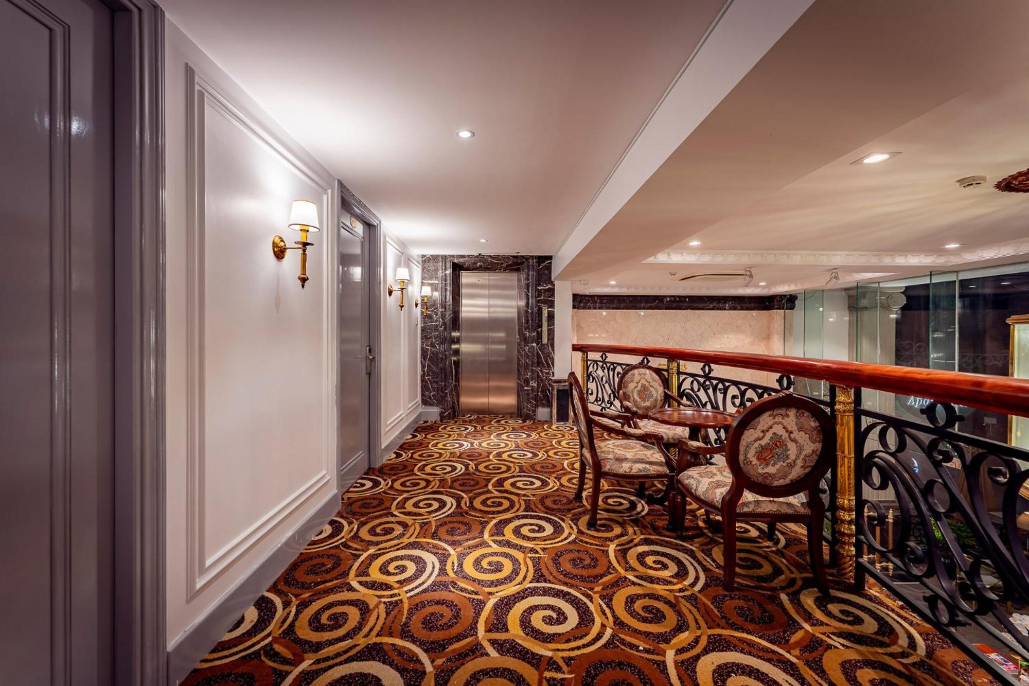 Golden Star & Apartment *