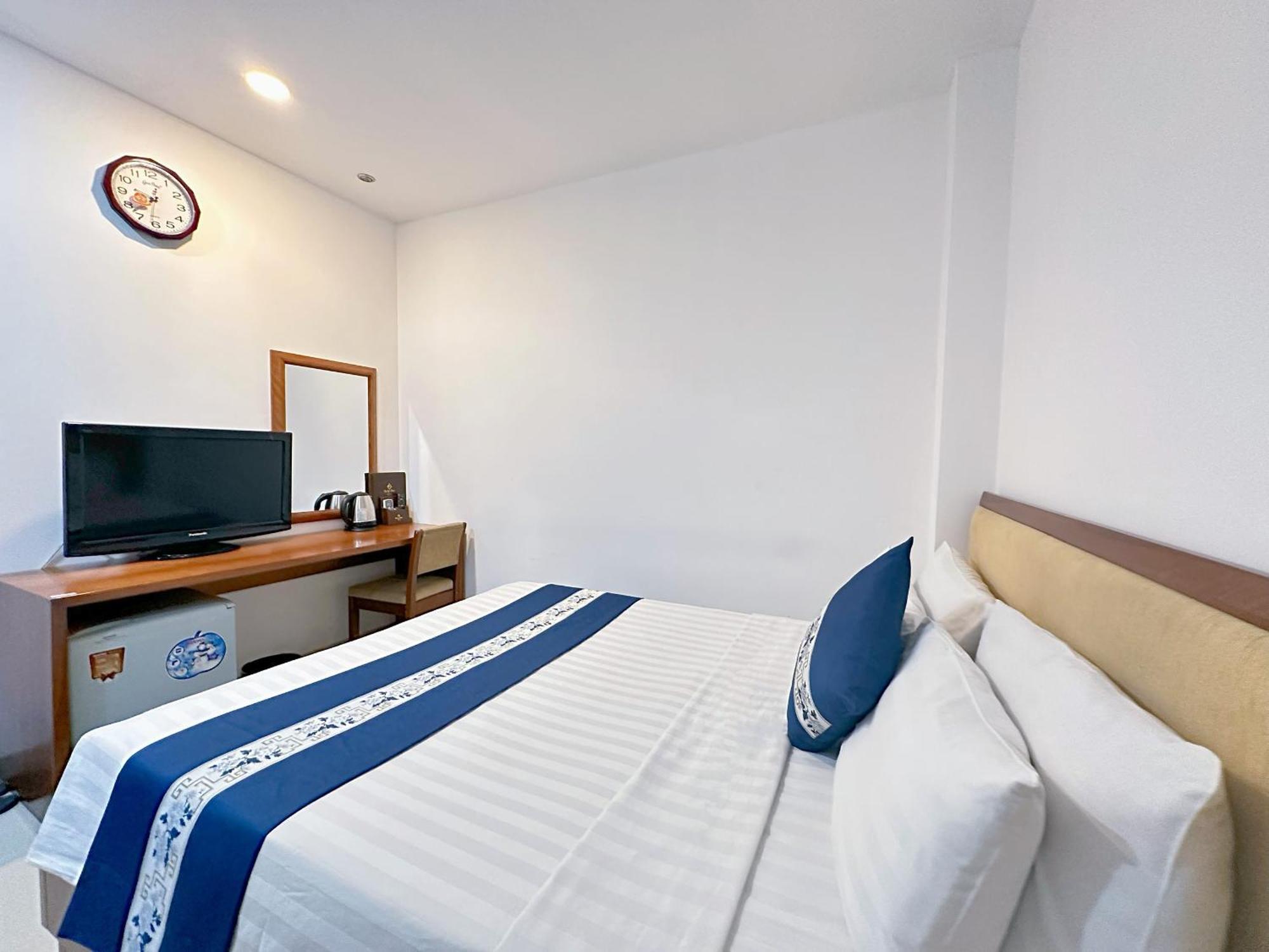Ruby Star Hotel- Near Ben Thanh Market