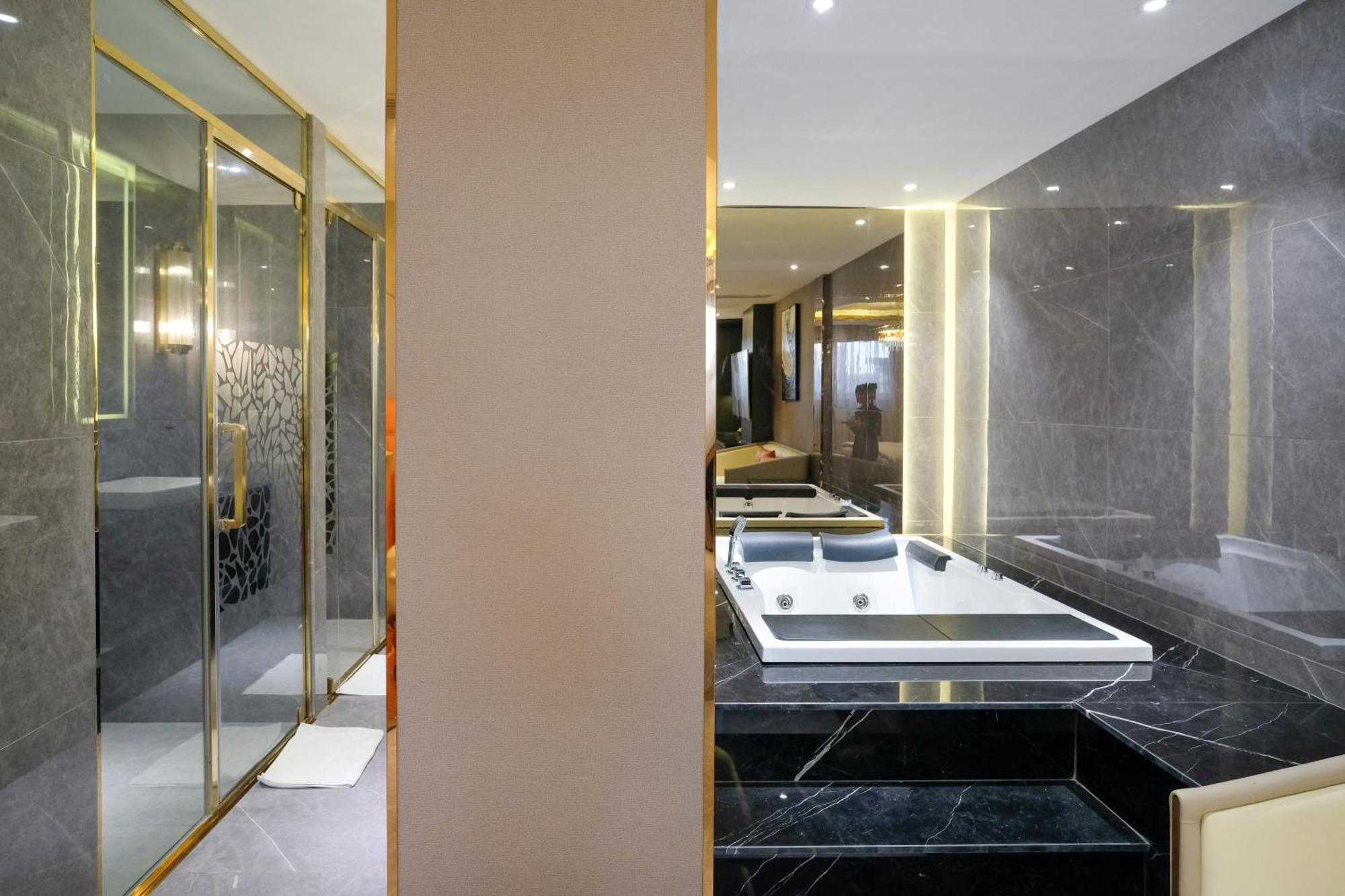 Enjoy Boutique Saigon Hotel *