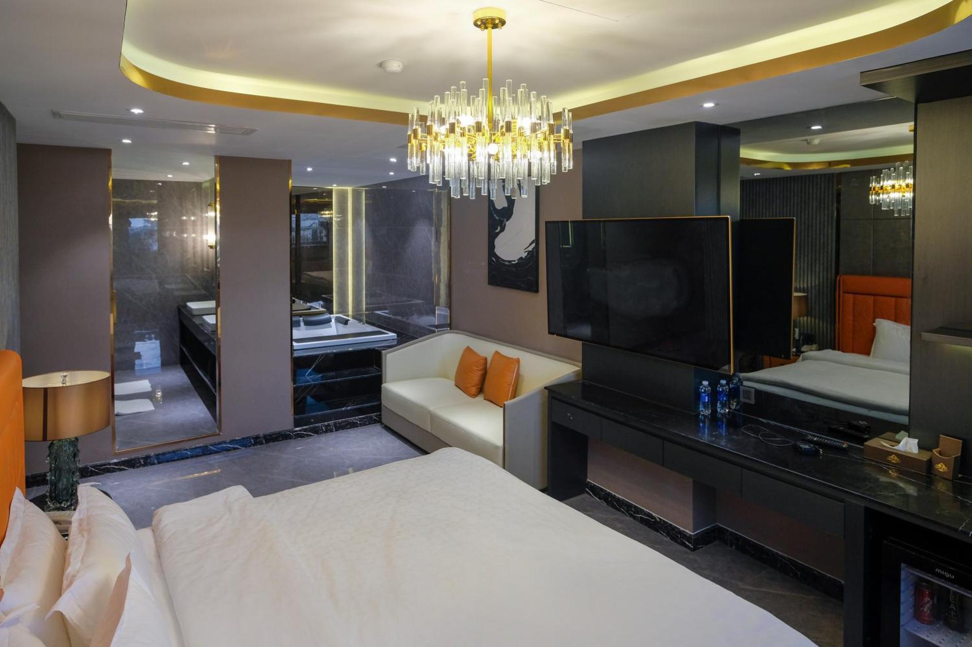 Enjoy Boutique Saigon *