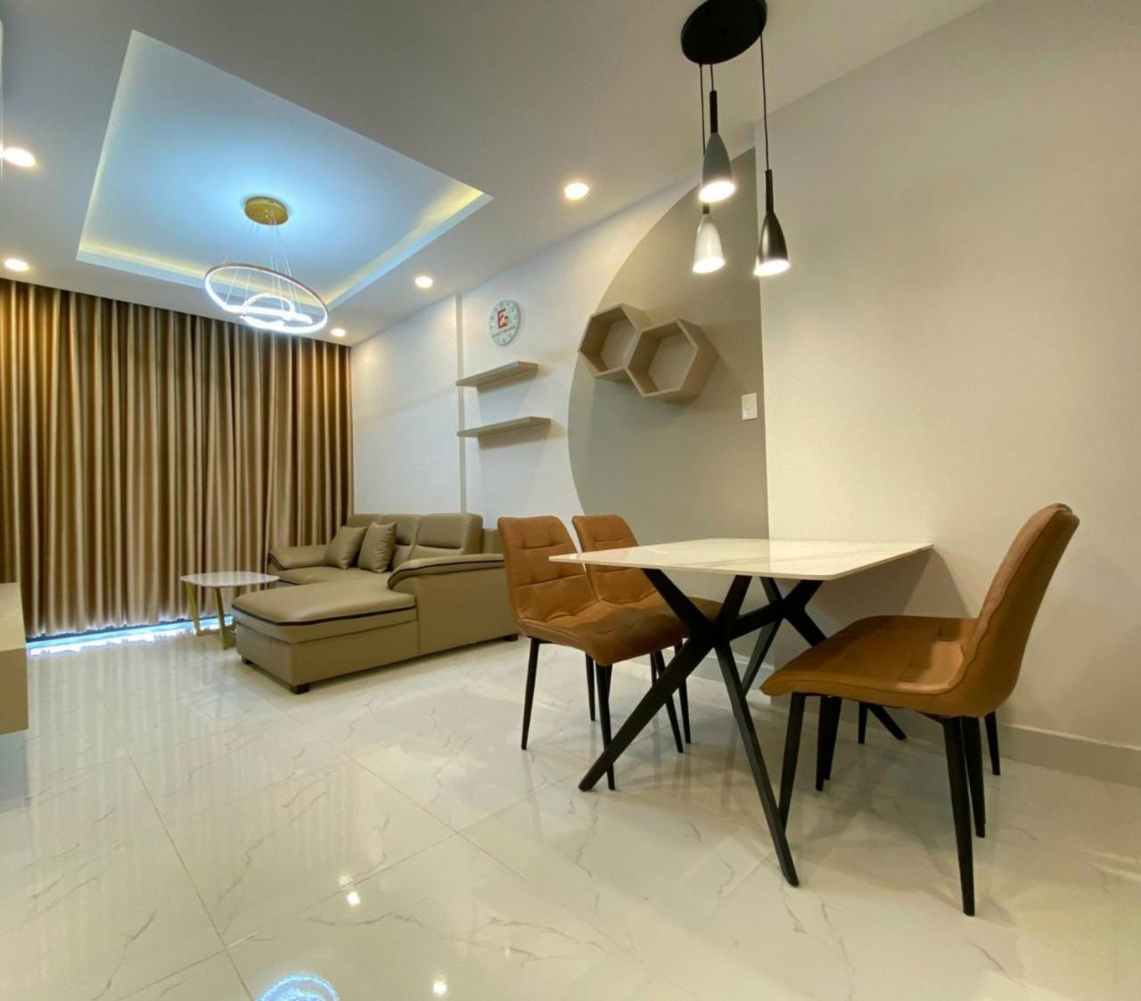 The Has 2 Bedrooms, 2 Bathrooms, 1 Kitchen, 1 Living Room, 1 Laundry Room, 1 Balcony, 1 Swimming Pool - District 7 Căn hộ