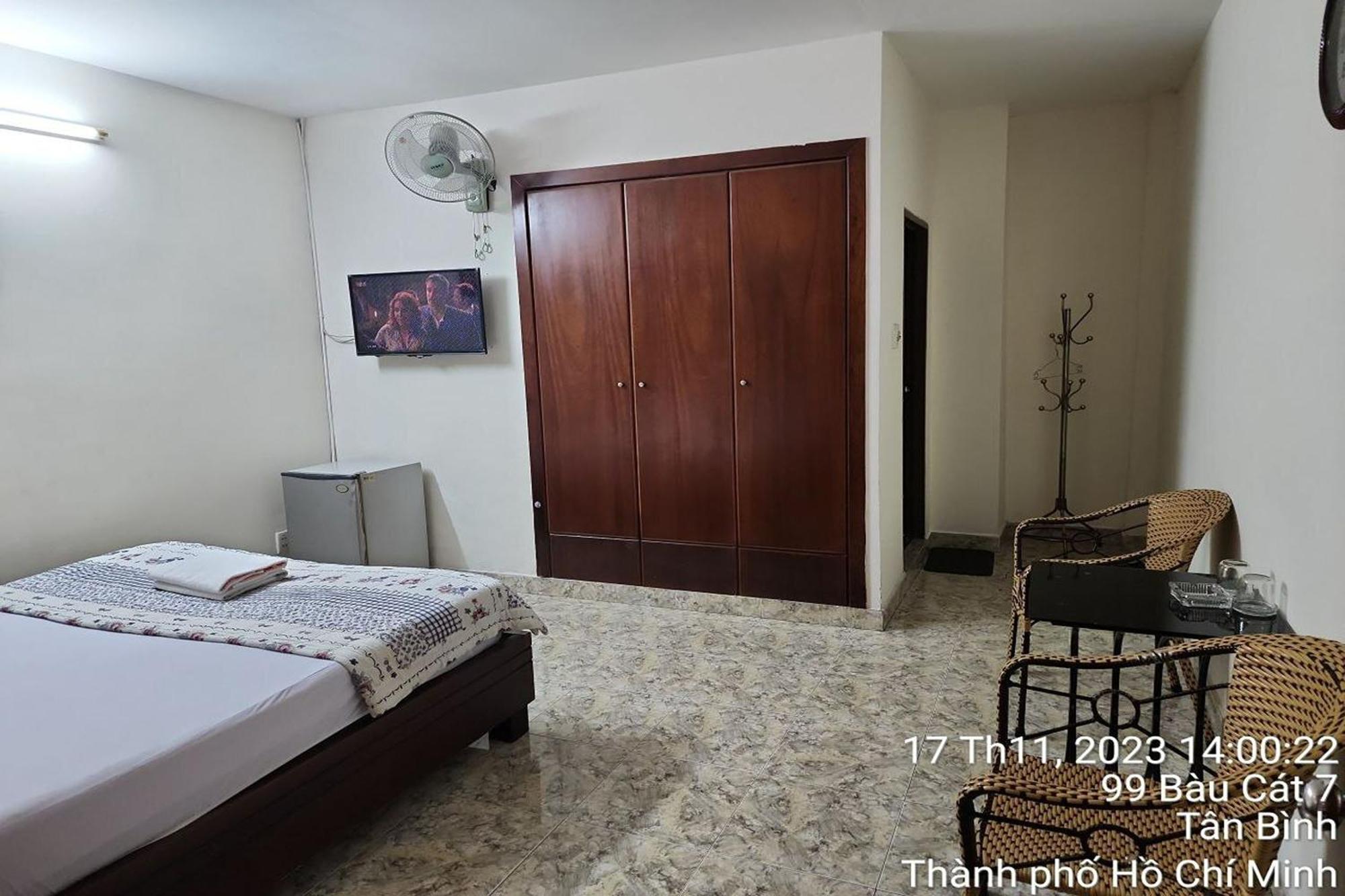 Bàu Cát Khách sạn *
