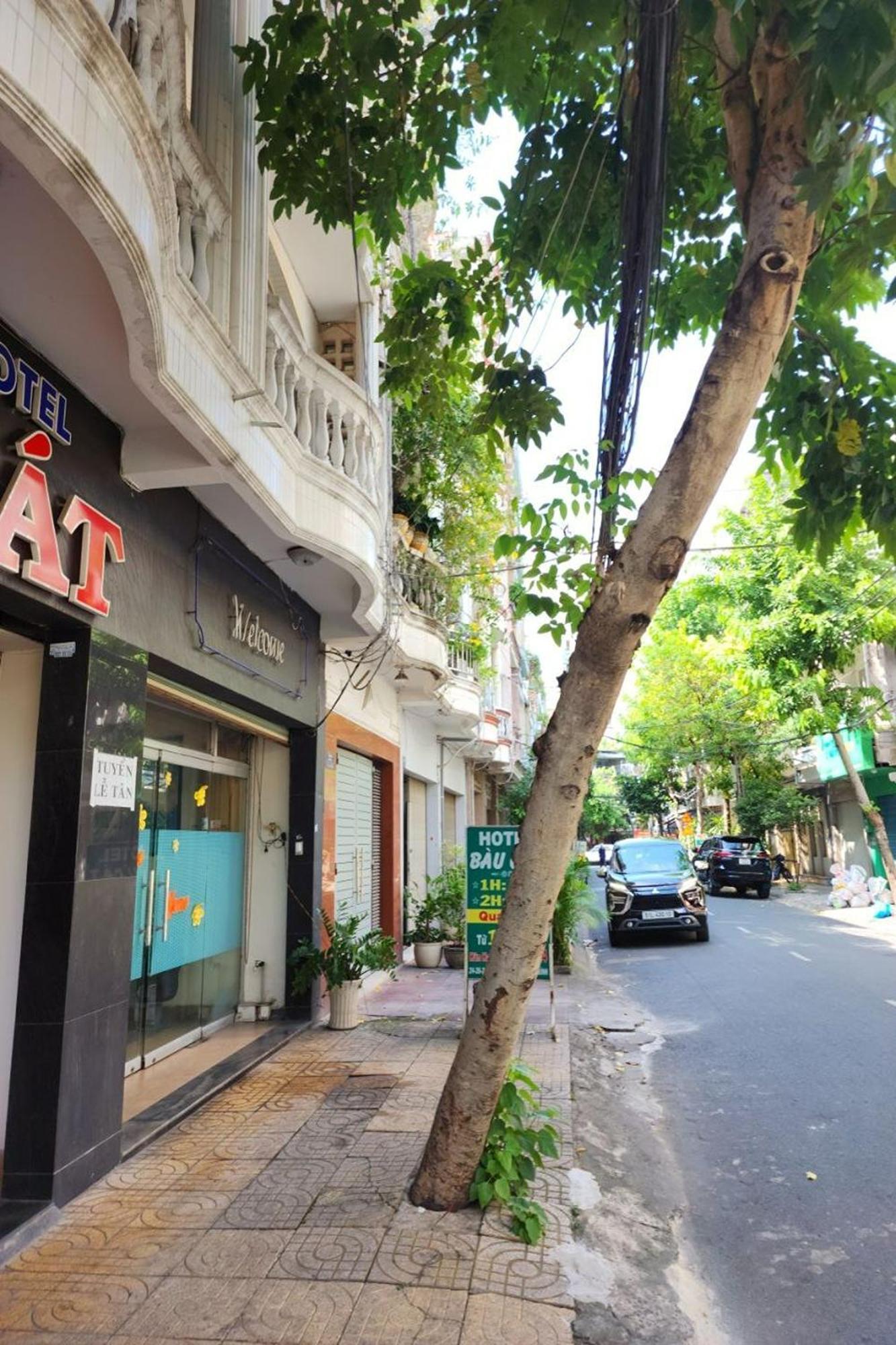 Khách sạn Bàu Cát *
