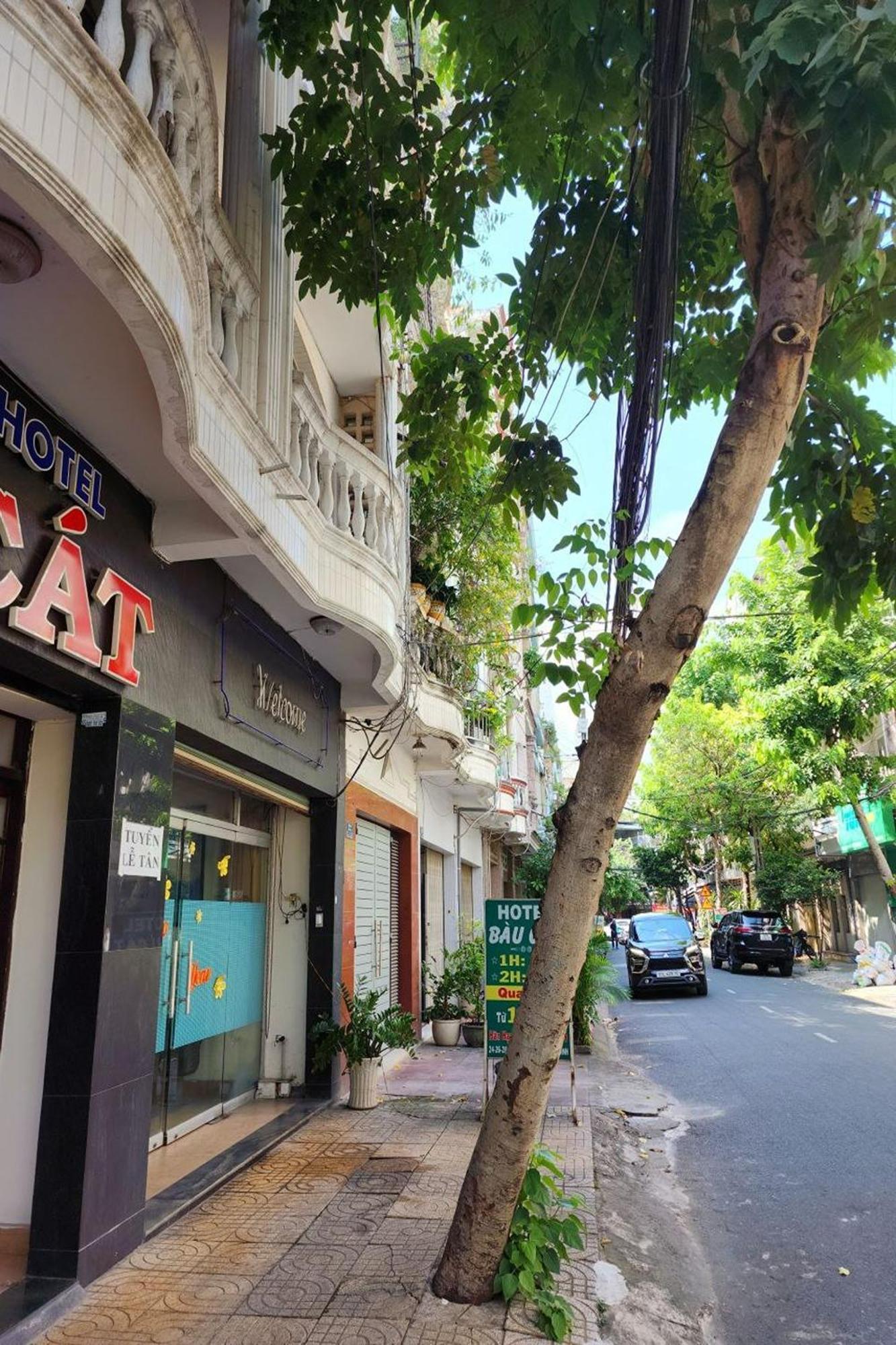 Khách sạn Bàu Cát