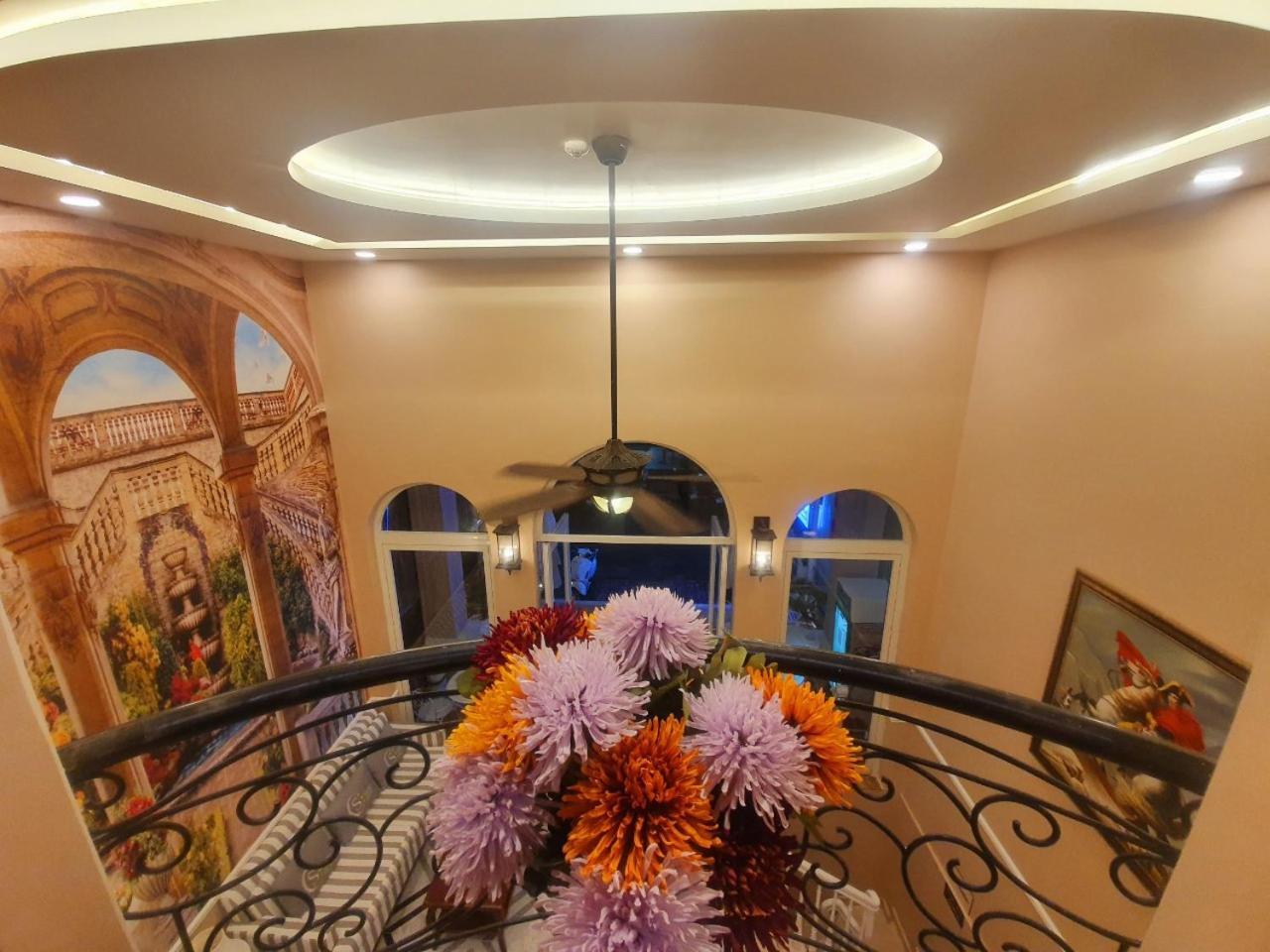 Hotel Saigon By Night Luxury