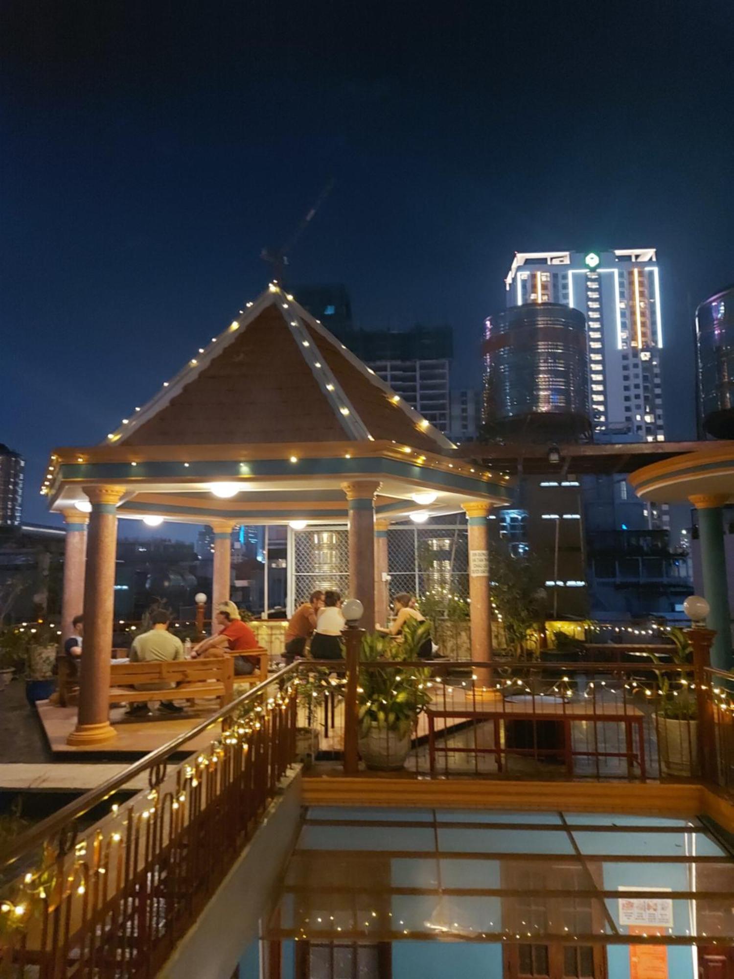 Saigon Rooftops Hostel *