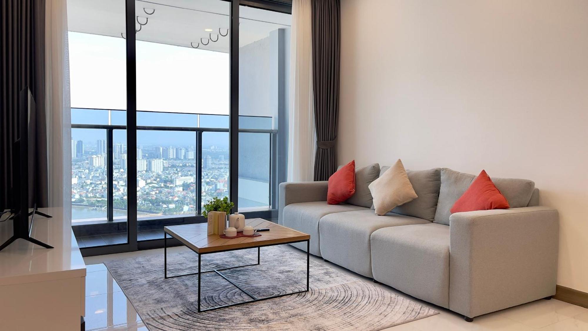 Sunwah Pearl Luxury 3 Bedrooms With The Landmark 81 View And Swimming Pool Pangsapuri