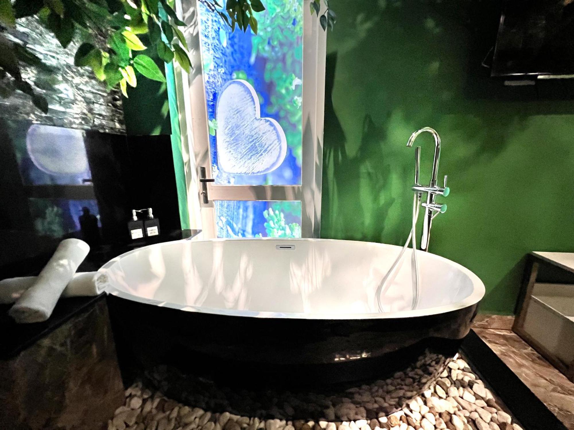 Loove - Khách Sạn Tình Yeu Love hotel